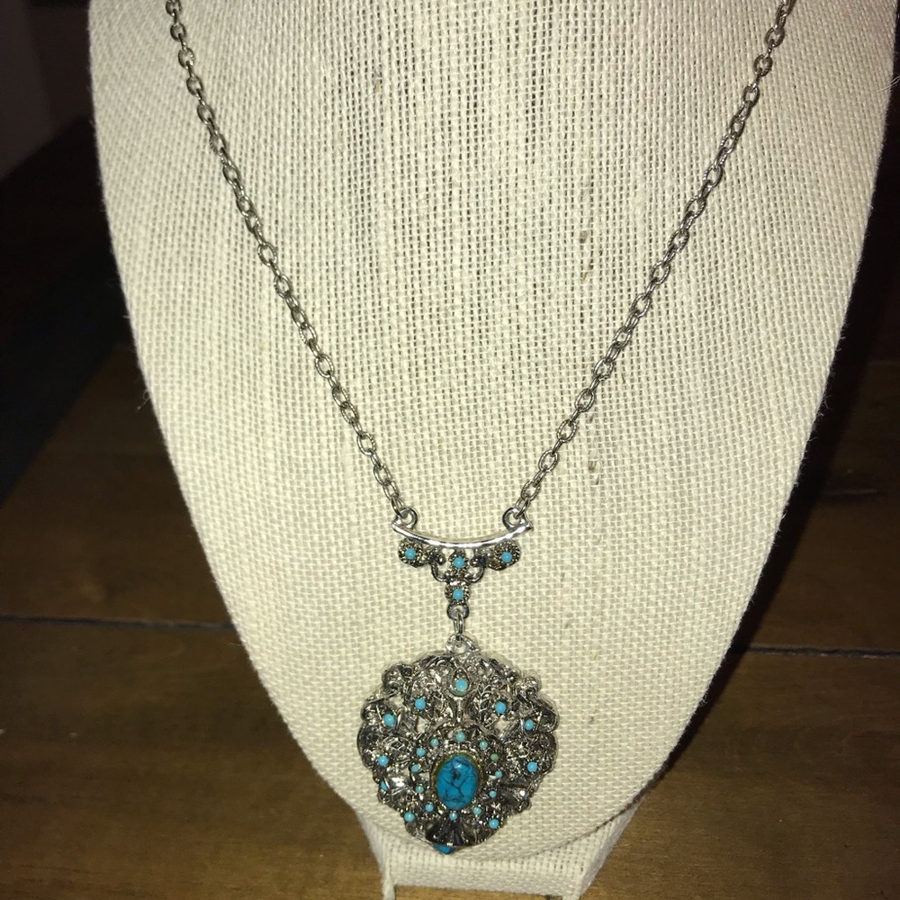 Silver/Turquoise Colored Stone Necklace